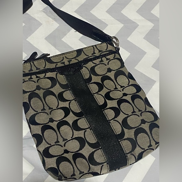 Coach Black/Gray Signature crossbody Bag - Picture 2 of 9